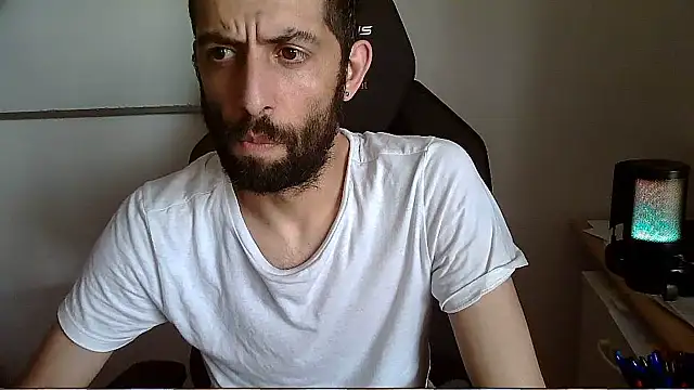 Snapshot of topg84 chatting on June 2026 04:18:02 PM topg84 online show from June 2026 04:18:02 PM