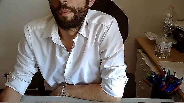 Snapshot of topg84 chatting on July 2026 01:07:01 PM topg84 online show from July 2026 01:07:01 PM