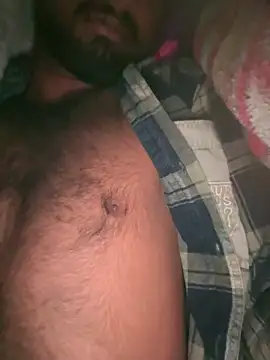 Snapshot of MacroSign13 chatting on November 2025 08:58:01 PM MacroSign13 online show from November 2025 08:58:01 PM