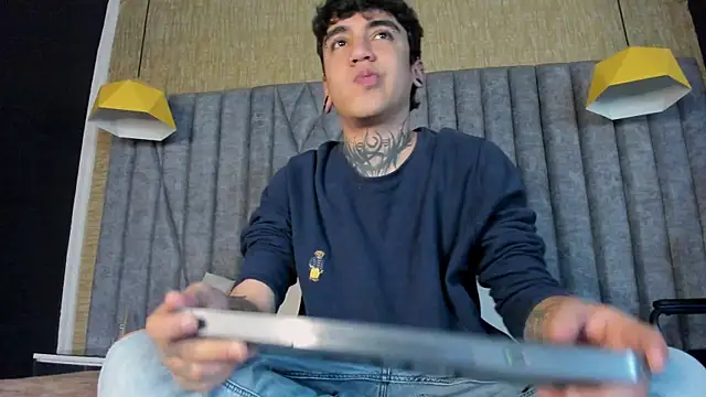 SantiOlsen online show from November 2025 11:43:02 AM