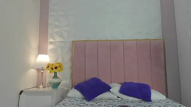 Snapshot of xxxMia_Isabellaa chatting on October 2025 12:06:02 PM xxxMia Isabellaa online show from October 2025 12:06:02 PM