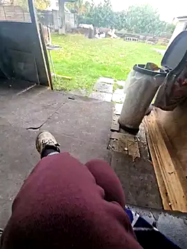 bbyxklaus online show from October 2025 12:40:02 PM