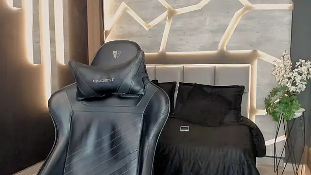 ArohomLester online show from November 2025 10:46:02 AM