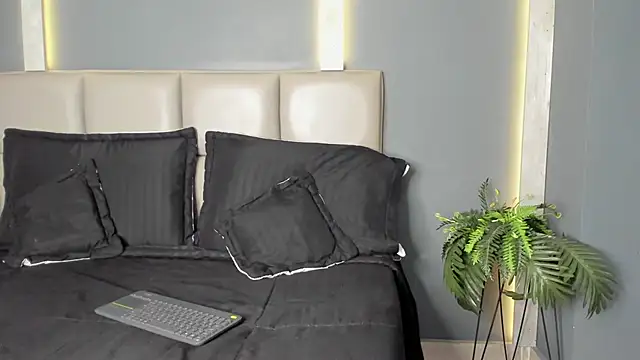 ArohomLester online show from December 2025 11:19:01 AM