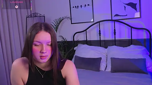 Snapshot of LunaMim chatting on December 2025 03:52:02 PM LunaMim online show from December 2025 03:52:02 PM