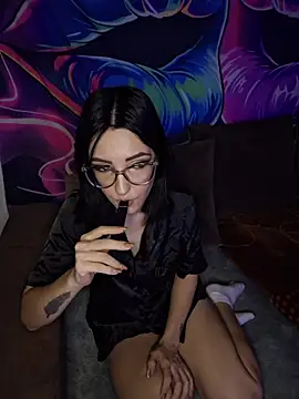 AlleAllexy online show from November 2025 09:47:01 PM