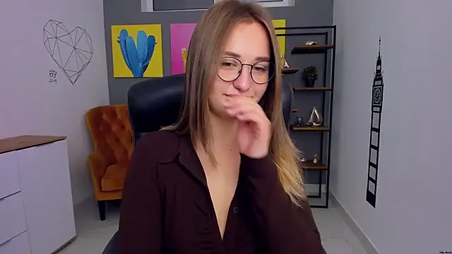 Snapshot of HazelWhityy chatting on May 2026 06:09:02 AM HazelWhityy online show from May 2026 06:09:02 AM