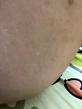 Snapshot of HinayLa chatting on November 2025 08:37:01 AM HinayLa online show from November 2025 08:37:01 AM