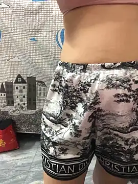 Snapshot of HinayLa chatting on December 2025 09:10:02 PM HinayLa online show from December 2025 09:10:02 PM