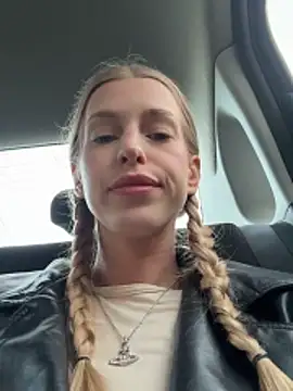 kira mia online show from March 2026 03:19:02 PM