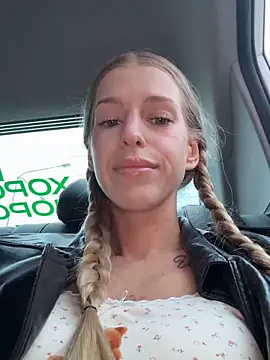 kira mia online show from March 2026 03:49:02 PM