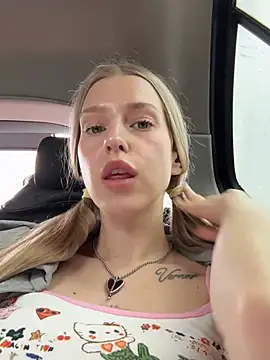 kira mia online show from June 2026 04:28:01 PM