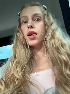 kira mia online show from July 2026 04:13:01 PM