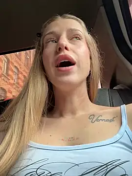 kira mia online show from July 2026 04:31:02 PM