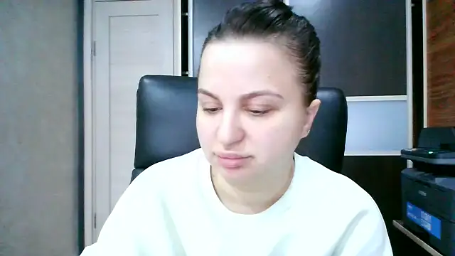 Snapshot of Denalynn chatting on February 2026 01:47:02 AM Denalynn online show from February 2026 01:47:02 AM