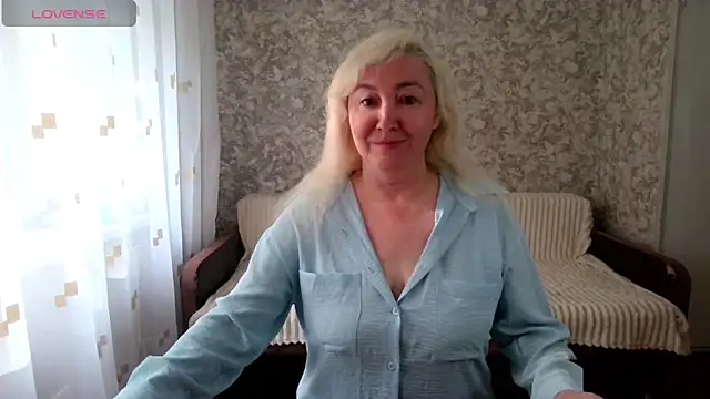 LadyKriss online show from May 2026 03:37:02 AM