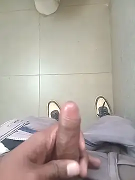 Snapshot of HeatableRevan chatting on March 2026 07:23:01 AM HeatableRevan online show from March 2026 07:23:01 AM