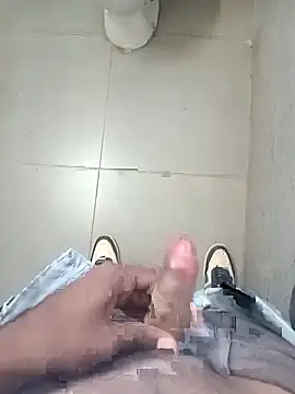 Snapshot of HeatableRevan chatting on March 2026 12:10:02 PM HeatableRevan online show from March 2026 12:10:02 PM