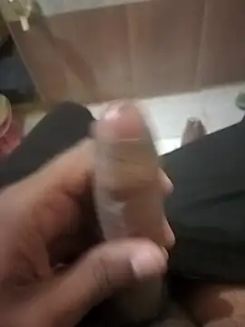 Snapshot of HeatableRevan chatting on March 2026 01:00:02 AM HeatableRevan online show from March 2026 01:00:02 AM