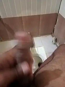 Snapshot of HeatableRevan chatting on March 2026 05:18:02 PM HeatableRevan online show from March 2026 05:18:02 PM