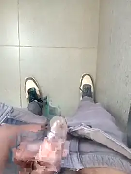 Snapshot of HeatableRevan chatting on April 2026 08:03:01 AM HeatableRevan online show from April 2026 08:03:01 AM