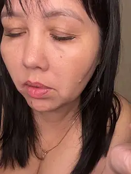 Snapshot of Love__Mom chatting on October 2025 06:26:02 PM Love Mom online show from October 2025 06:26:02 PM