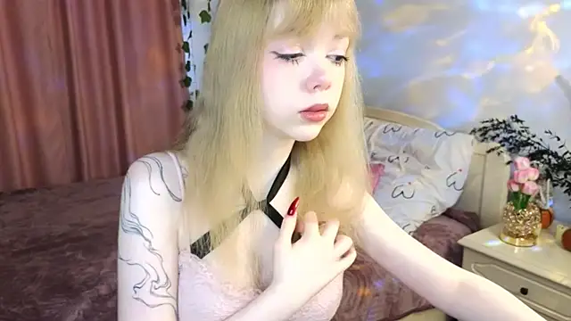 Snapshot of Rochelle_Dolly chatting on December 2025 11:47:01 AM Rochelle Dolly online show from December 2025 11:47:01 AM