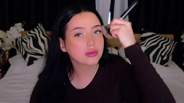 Felicia Herceg online show from November 2025 06:19:02 PM