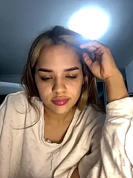 Snapshot of Sara_Diamont chatting on October 2025 02:00:01 AM Sara Diamont online show from October 2025 02:00:01 AM