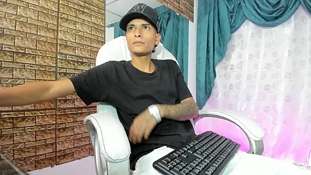Snapshot of paul_booy chatting on October 2025 02:52:01 AM paul booy online show from October 2025 02:52:01 AM