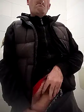 Romaeterna  online show from December 2025 08:04:01 PM