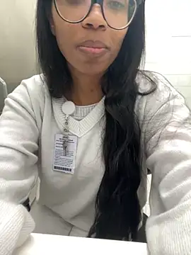 raphaelasoares online show from November 2025 06:02:02 AM