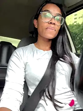 raphaelasoares online show from December 2025 10:20:01 AM