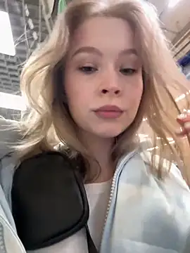 Snapshot of Eliiizaaa chatting on October 2025 04:24:02 PM Eliiizaaa online show from October 2025 04:24:02 PM