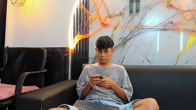Snapshot of Collins_of1 chatting on October 2025 10:09:02 PM Collins of1 online show from October 2025 10:09:02 PM
