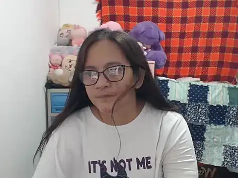 Snapshot of Kinkybela2025 chatting on October 2025 03:57:02 PM Kinkybela2025 online show from October 2025 03:57:02 PM