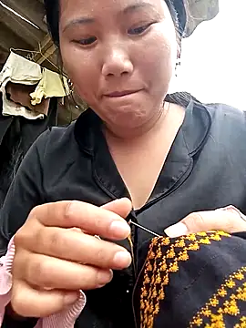 Snapshot of emlylin chatting on October 2025 04:02:02 AM emlylin online show from October 2025 04:02:02 AM