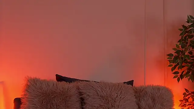 Snapshot of CrystalRedx chatting on December 2025 04:55:01 AM CrystalRedx online show from December 2025 04:55:01 AM