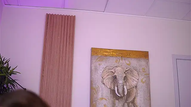 Snapshot of LaraSynn chatting on November 2025 09:26:02 AM LaraSynn online show from November 2025 09:26:02 AM