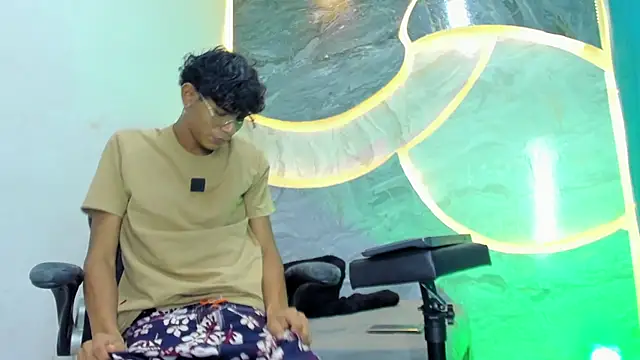 Snapshot of Sex_Boy_33_ chatting on October 2025 04:16:02 AM Sex Boy 33 online show from October 2025 04:16:02 AM