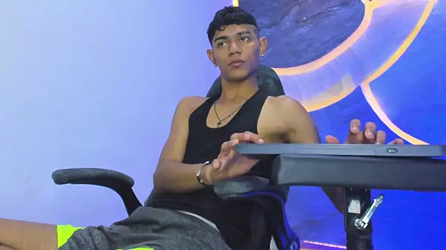 Snapshot of Sex_Boy_33_ chatting on November 2025 05:29:02 AM Sex Boy 33 online show from November 2025 05:29:02 AM