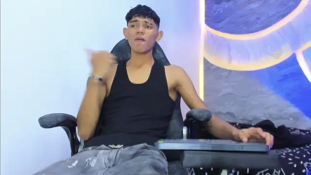 Snapshot of Sex_Boy_33_ chatting on December 2025 06:30:02 AM Sex Boy 33 online show from December 2025 06:30:02 AM