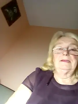 Snapshot of AmyLove353 chatting on October 2025 09:19:02 PM AmyLove353 online show from October 2025 09:19:02 PM