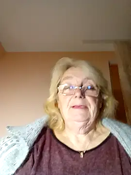 Snapshot of AmyLove353 chatting on November 2025 04:33:02 AM AmyLove353 online show from November 2025 04:33:02 AM