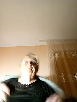 Snapshot of AmyLove353 chatting on November 2025 09:15:01 PM AmyLove353 online show from November 2025 09:15:01 PM