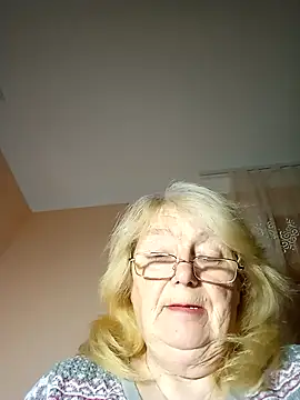 Snapshot of AmyLove353 chatting on November 2025 05:30:02 AM AmyLove353 online show from November 2025 05:30:02 AM