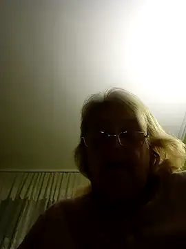 Snapshot of AmyLove353 chatting on December 2025 04:07:02 AM AmyLove353 online show from December 2025 04:07:02 AM