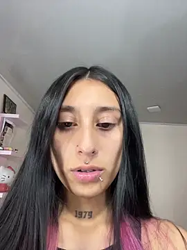 Snapshot of Violeet-Smith chatting on November 2025 11:15:01 PM Violeet-Smith online show from November 2025 11:15:01 PM