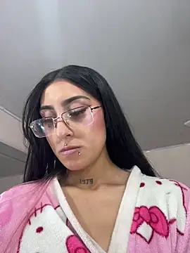 Snapshot of Violeet-Smith chatting on November 2025 09:36:01 PM Violeet-Smith online show from November 2025 09:36:01 PM