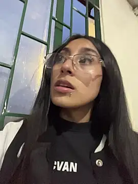 Snapshot of Violeet-Smith chatting on November 2025 10:53:02 PM Violeet-Smith online show from November 2025 10:53:02 PM